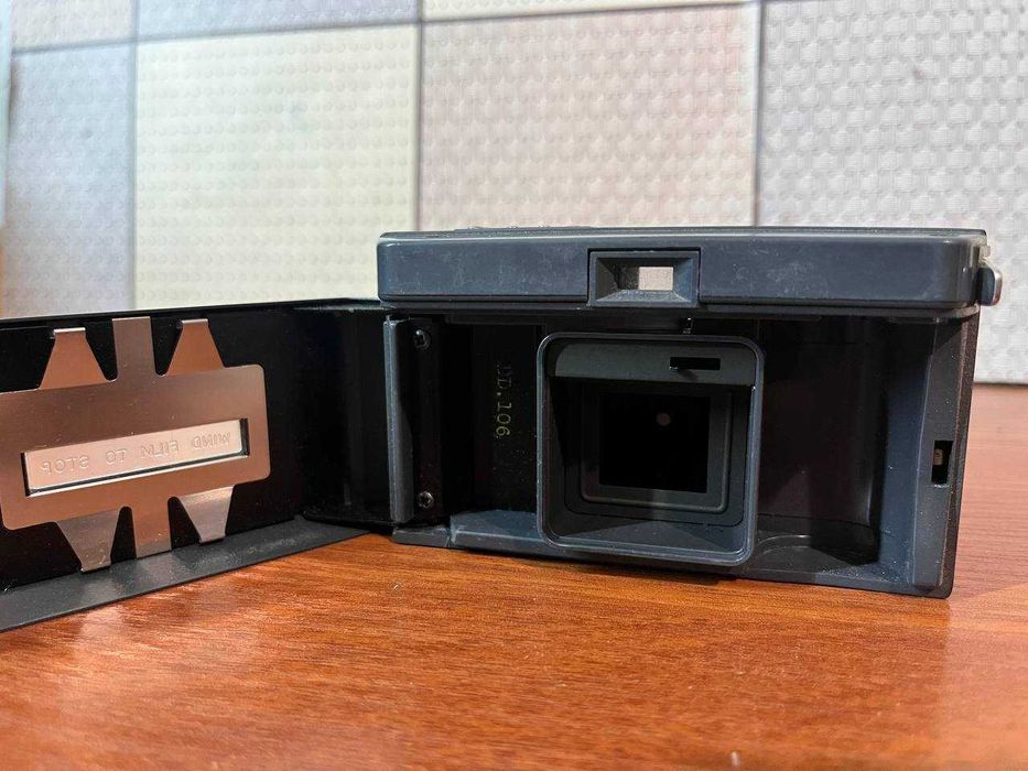 Ретро фотоаппарат KODAK instamatic 50 camera