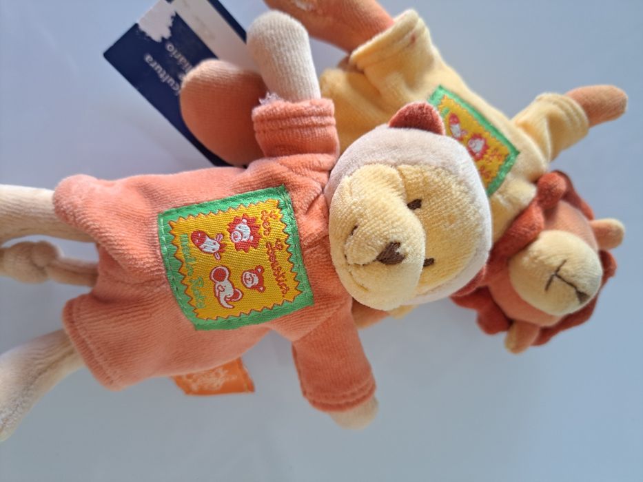 2 bonequinhos que fazem barulho