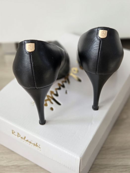 Czarne czółenka na obcasie R.Polański
rozmiar 39