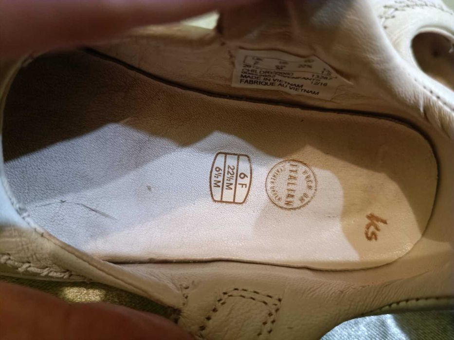 Детские кожаные балетки Clarks