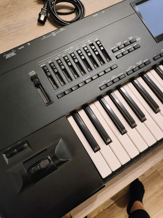 Keyboard KORG i30