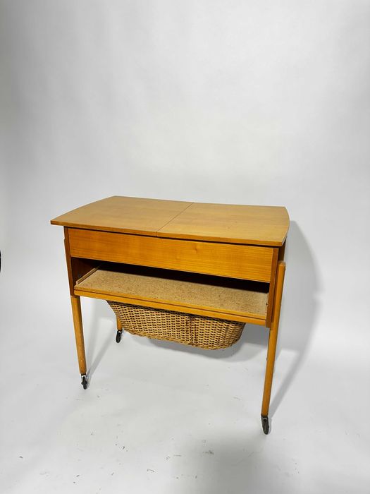 Piękny duński tekowy niciak lata 60. vintage drewno mosiądz szafka.