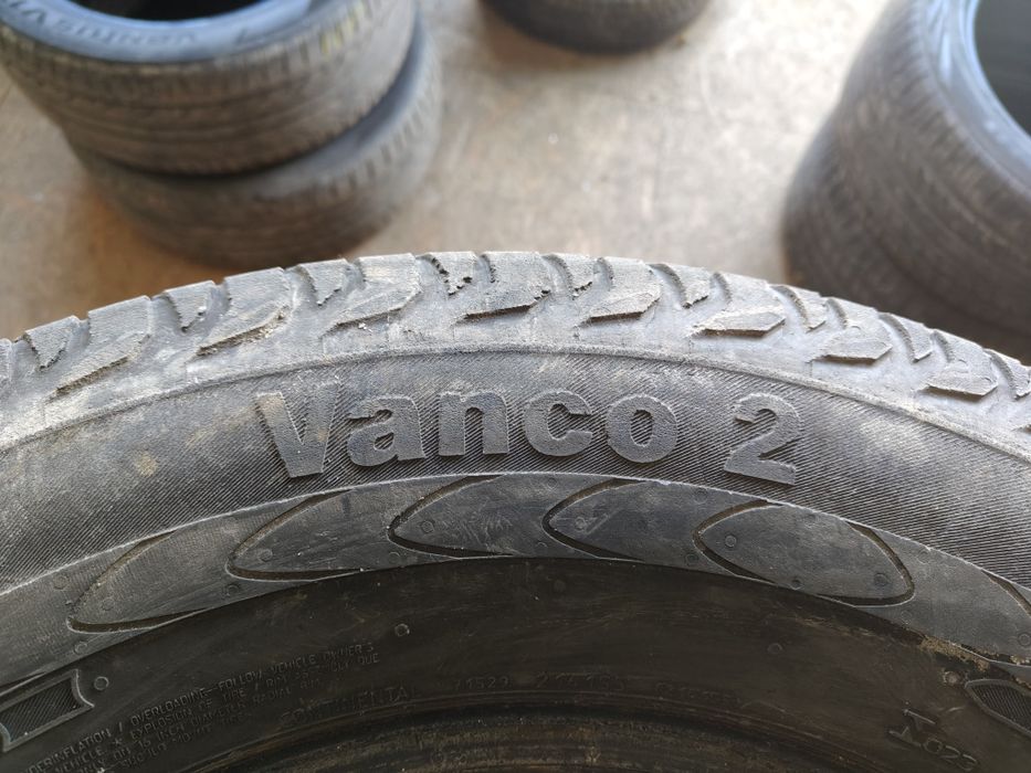 215/75R16C 113/111R Continental Vanco 2               L4/190C