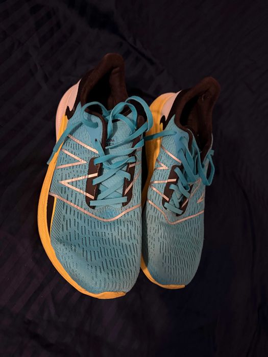 buty new balance niebiesko-żółte 43