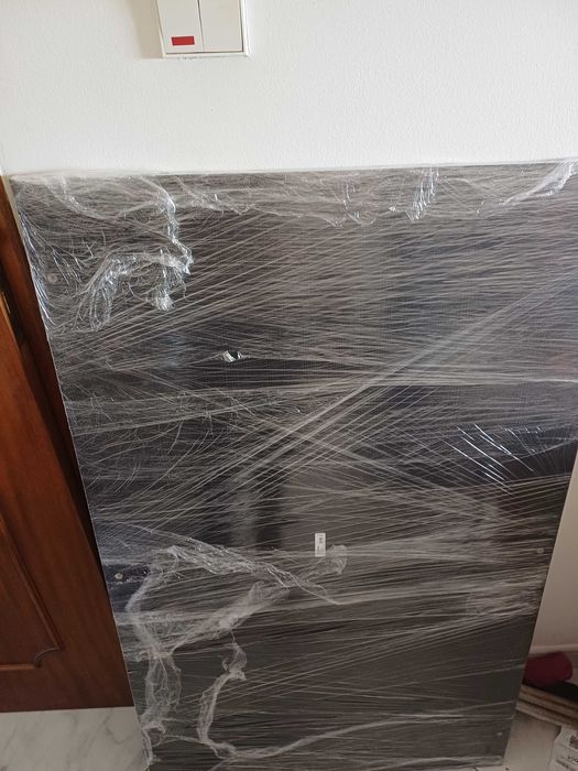 Mesa de jantar preta IKEA TÄRENDÖ; 4 lugares (110x67 cmx74cm)
