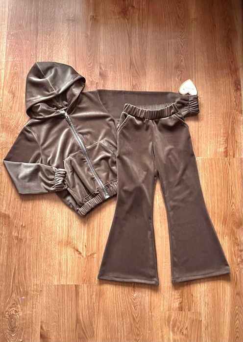 Komplet welurowy Labubu z dzwonami Nando 110