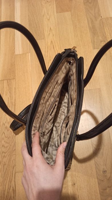 Czarna torebka David Jones