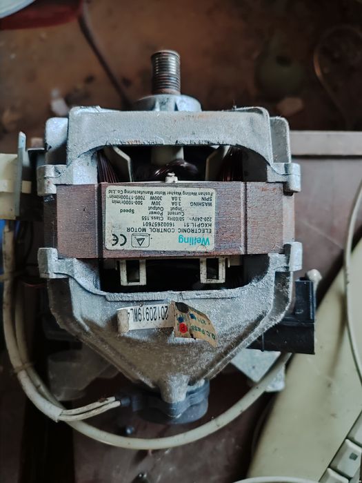 Продам двигатель на стиральную машину indesit