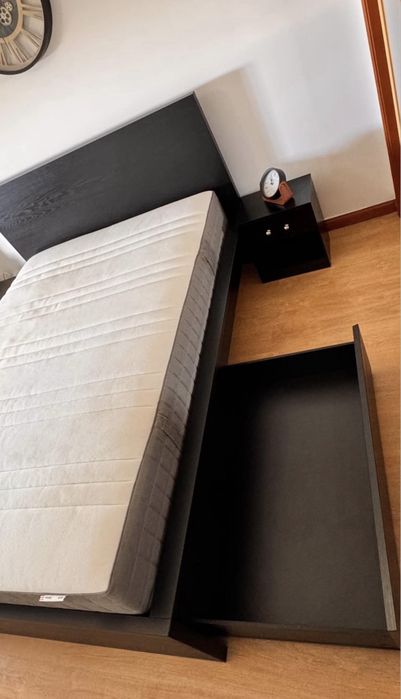 Cama casal com arrumação e colchão