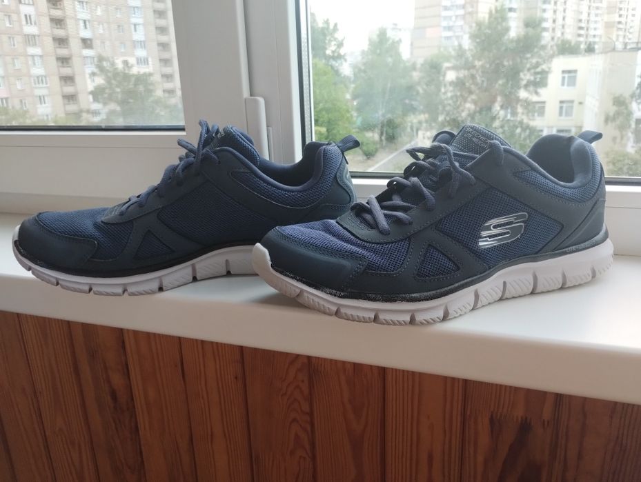 Кросівки чоловічі