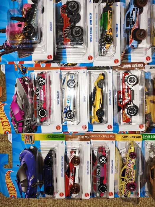 Треки, машинки, контейнери, гараж Хот вілс Hot Wheels