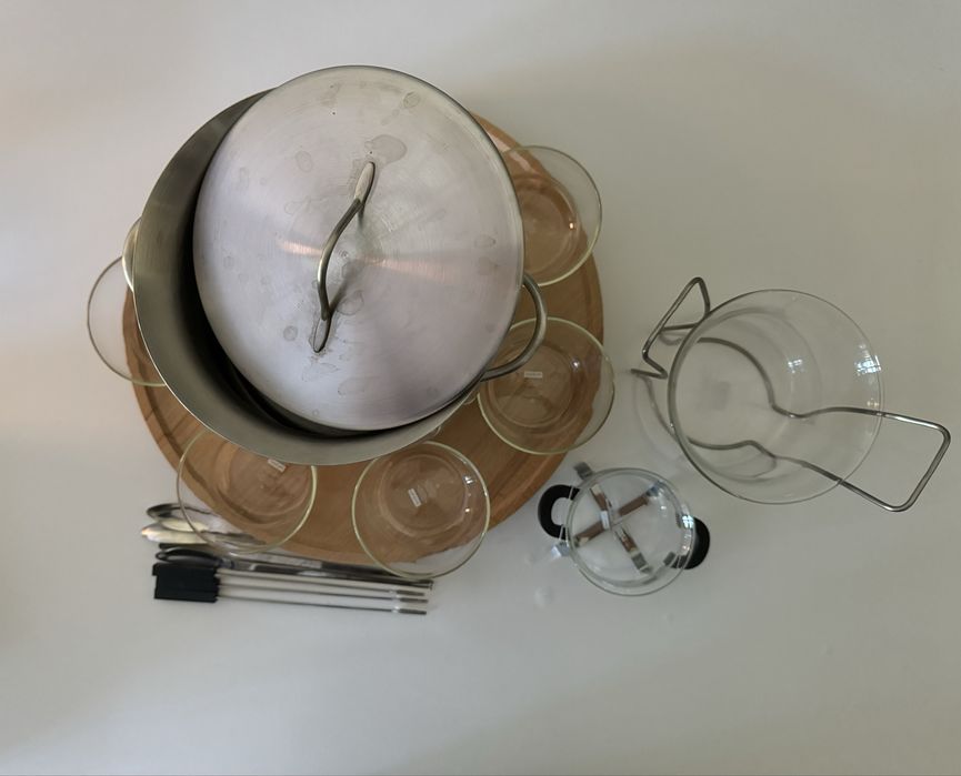 Fondue Bodum, como novo, com os utensilios, conforme fotografias