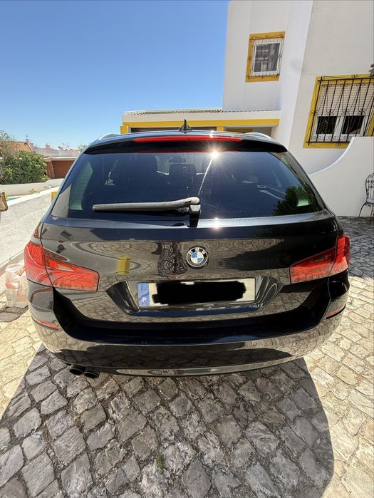 BMW 520d Touring Auto  Câmara de Ré | Bancos Elétricos | Muito Estimada foto 2
