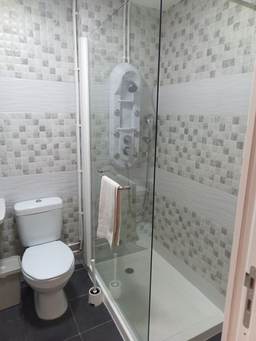 Alugo quarto individual.