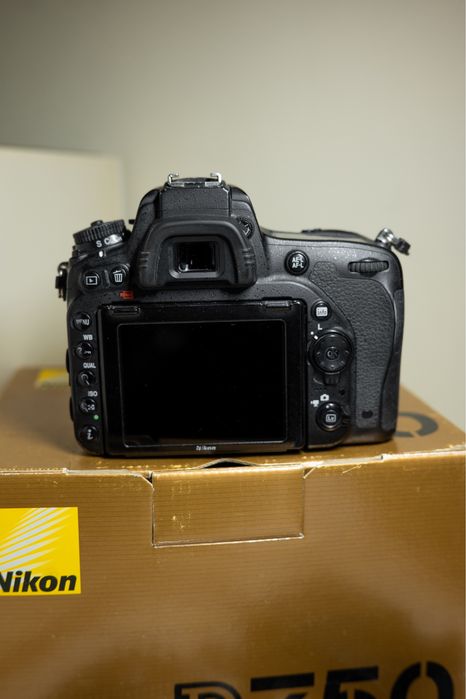 Продам Nikon D750