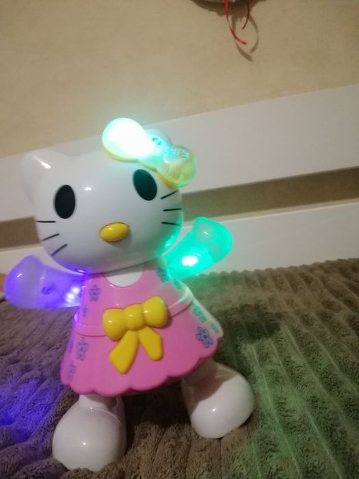 ТАНЦЮЮЧА іграшка Hello kitti