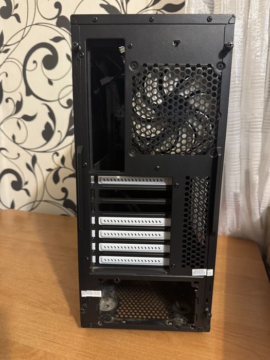 Корпус пк Fractal Design Core