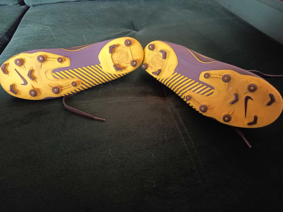 Buty piłkarskie Nike – rozmiar 42,5 – stan idealny