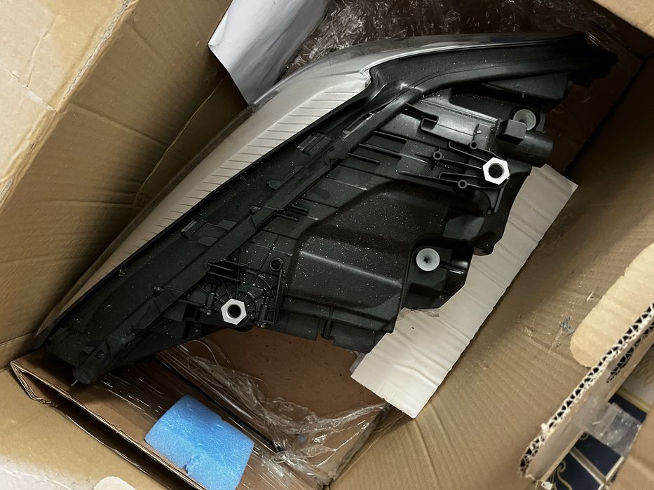 Farol dianteiro diteito BMW 520 D de 2018