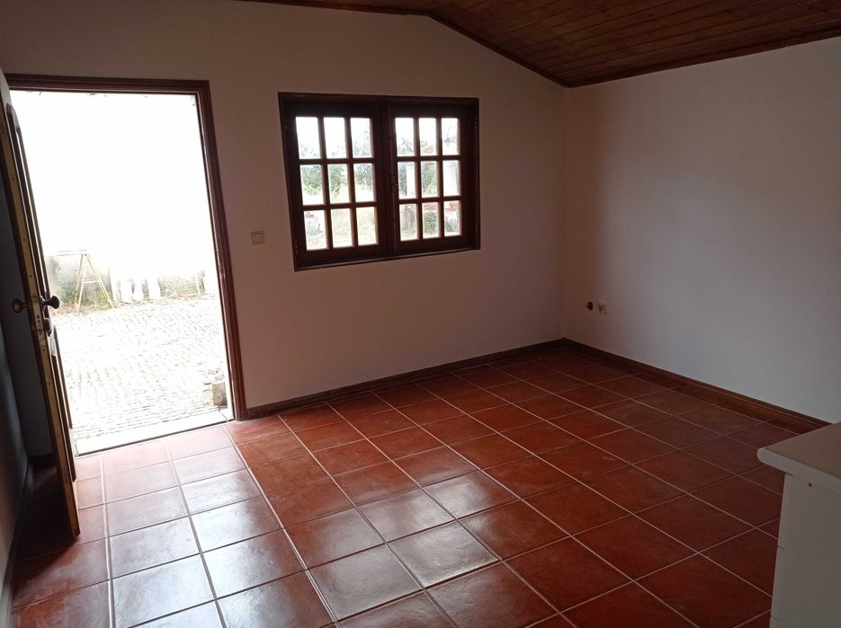 Casa T1 em quinta com outras casas