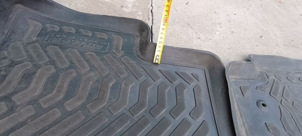 Продам комплект килимків гумових в гарному стані