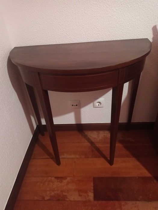 Mesa meia lua em bom estado geral