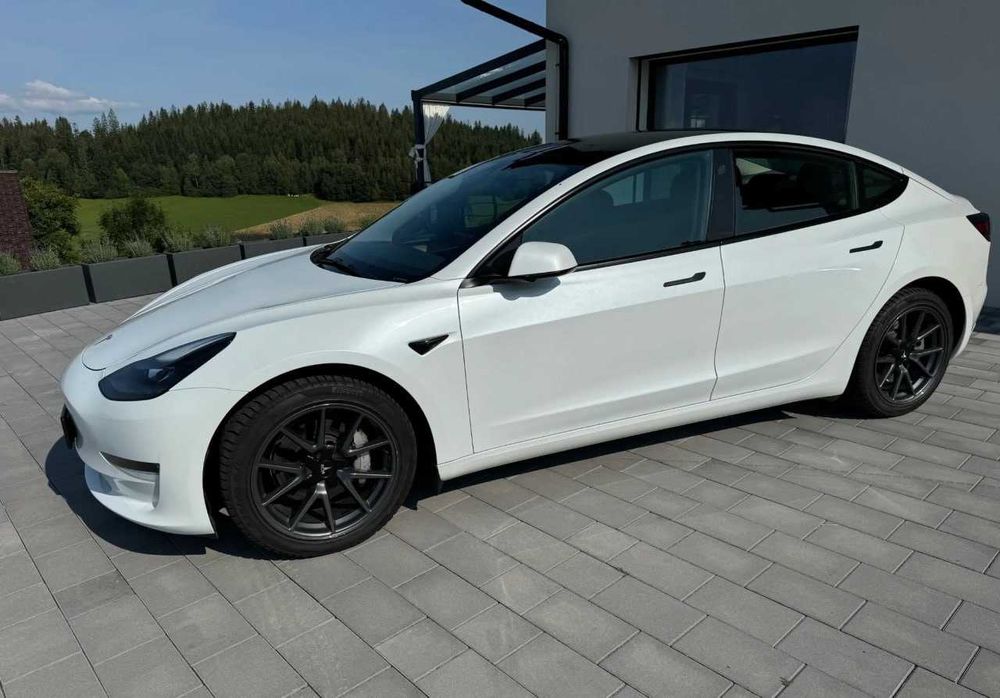 tesla model 3 2021 року