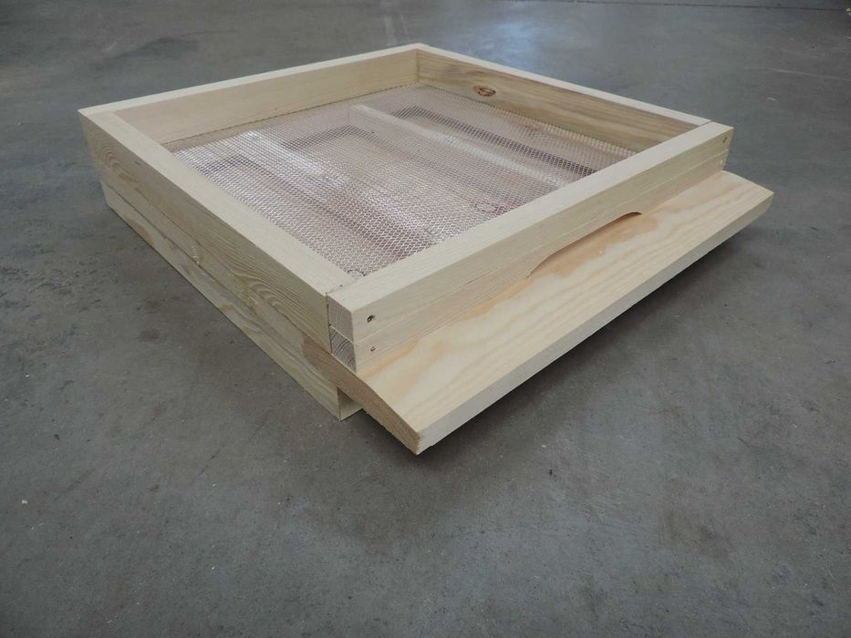Dennica drewniana higieniczna wielkopolska, ule, pszczoły
