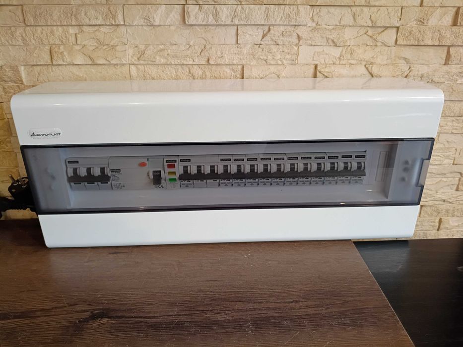 Skrzynka elektryczna rozdzielnia rozdzielnica 3f