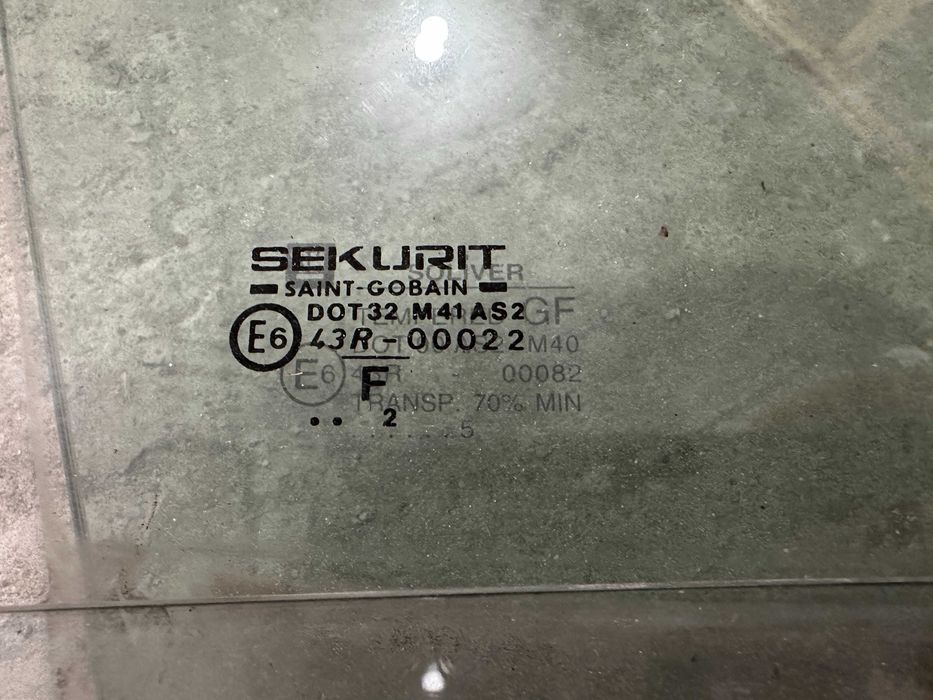 Стекло двери переднее правое Opel Astra F