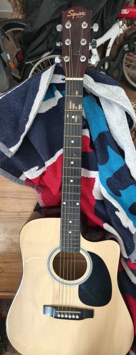 Guitarra semi acustica Squier Fender