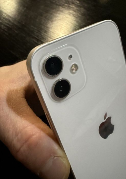 Продам iPhone 12