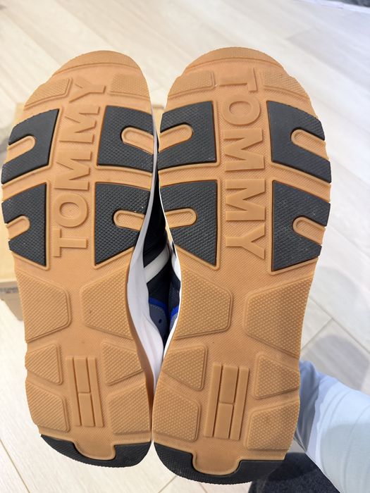 Продам мужские кроссовки Tommy Jeans