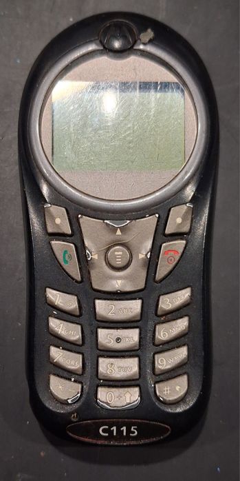 Diversos telemóveis sem carregador