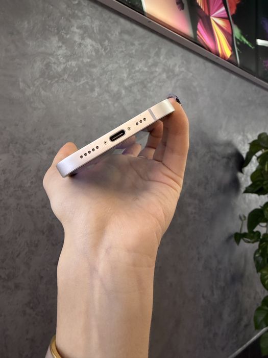 Б/у IPHONE 16e 128 White Neverlock Костюшка,5 igrand