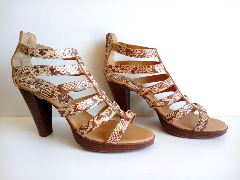 6759. Ładne sandałki beżowo-toffi skóra 40.