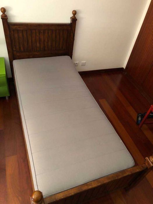 Cama individual  em madeira maciça
