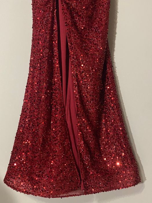 Випускна сукня з пайєтками