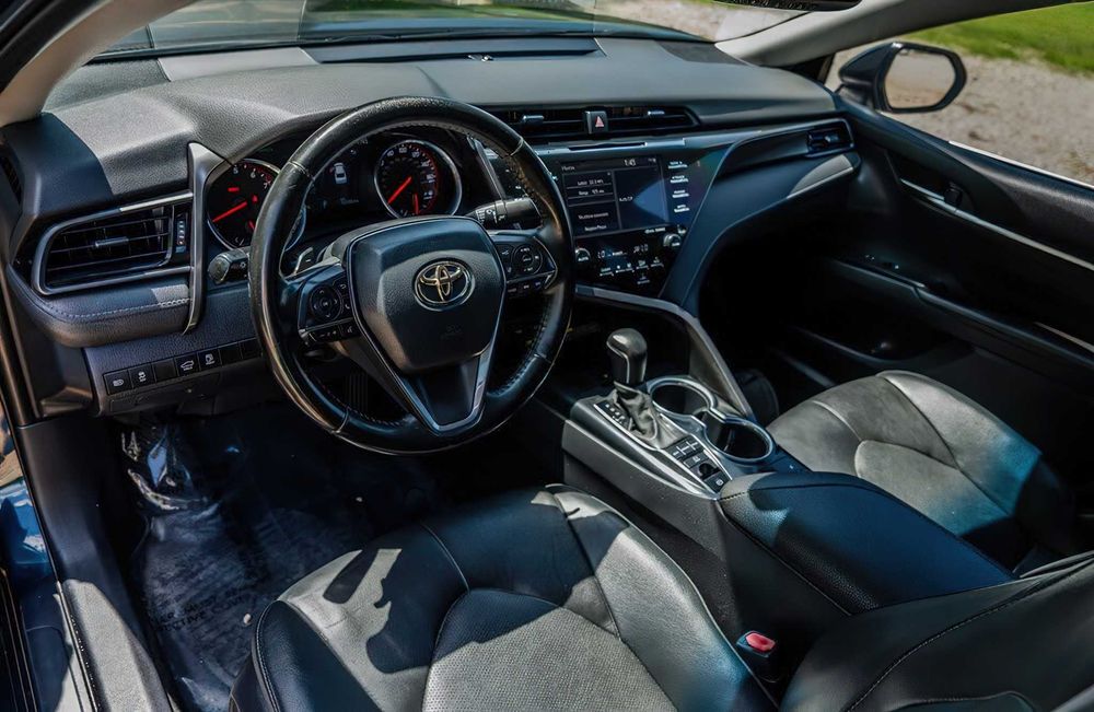 Toyota Camry XLE      2020