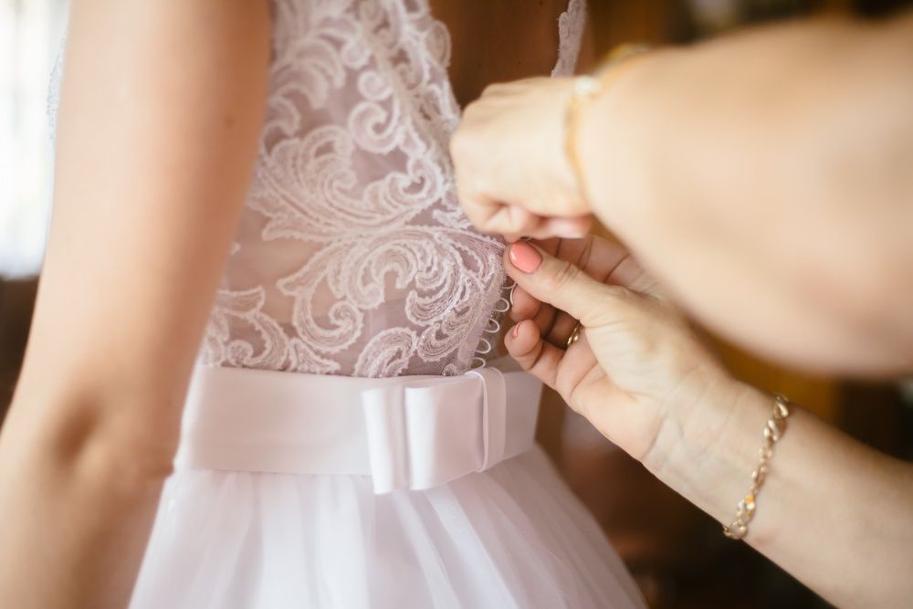 Suknia ślubna, koronka, krój: litera A/księżniczka 34 / 36 / 38 XS S M