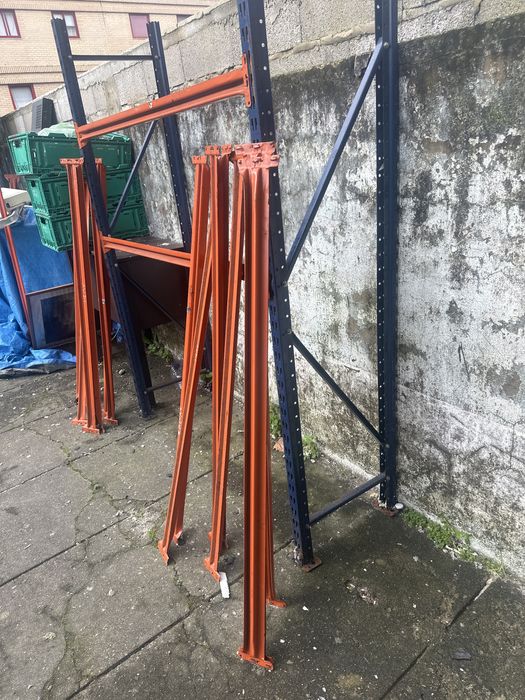 Vendo prateleiras de grande suporte