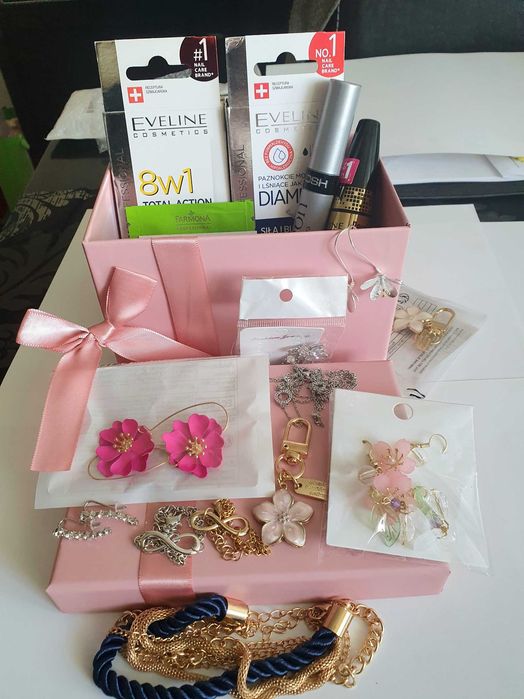 MYSTERY BOX - prezent dla Ciebie lub  Twojej przyjaciółki