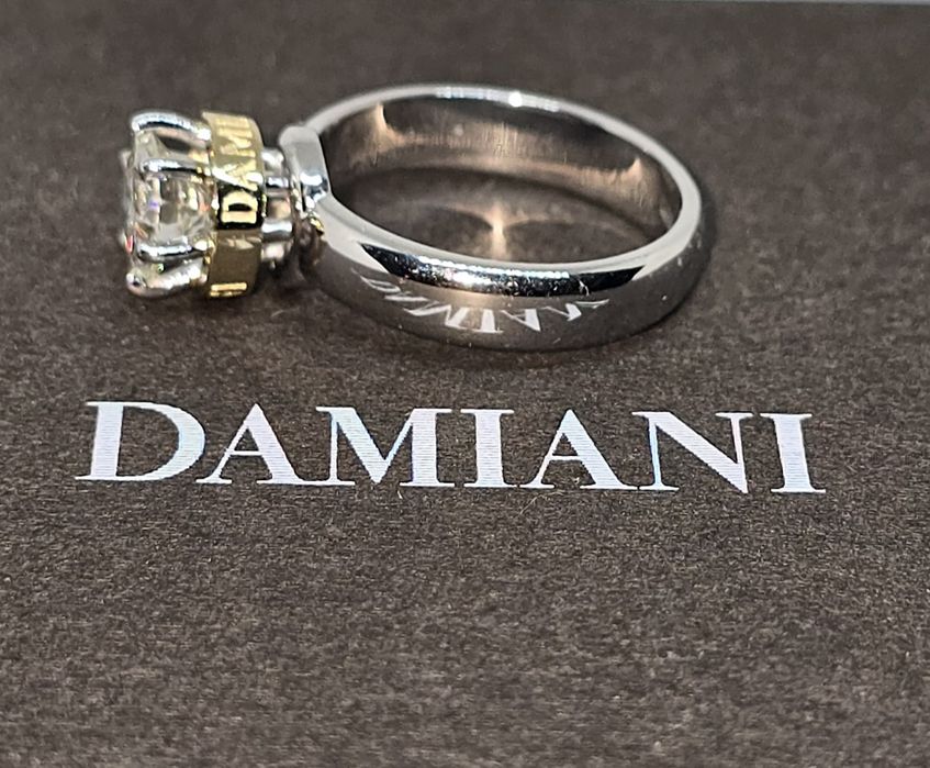 Каблучка Damiani з натуральним діамантом