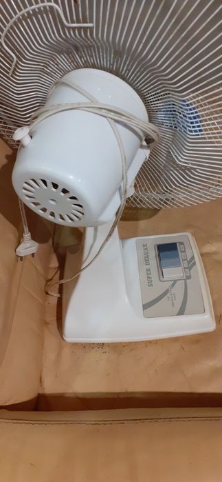 Vendo duas ventoinhas a funcionar.