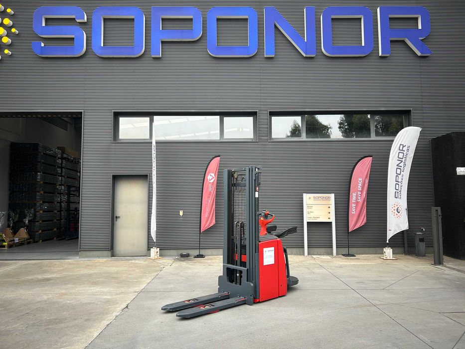 Stacker Linde 1400 Kgs com plataforma de operador