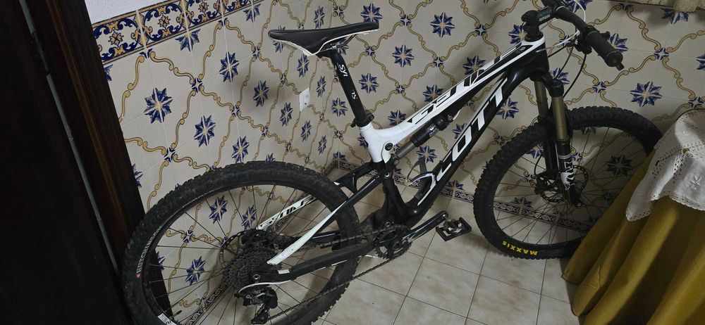Bicicleta enduro Scott Genius carbono