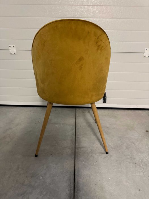 Cadeiras amarelas de veludo (NOVAS)