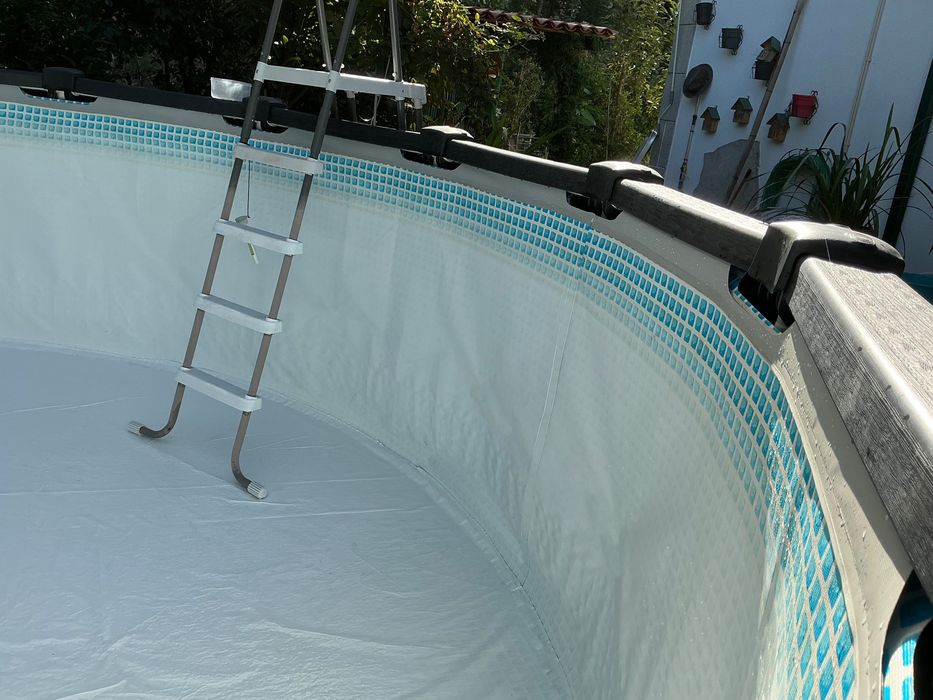 Piscina grande INTEX 2 temporadas     Discrição abaixo. Ver meus anúncio