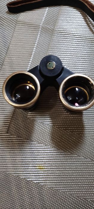 Театральный бинокль.