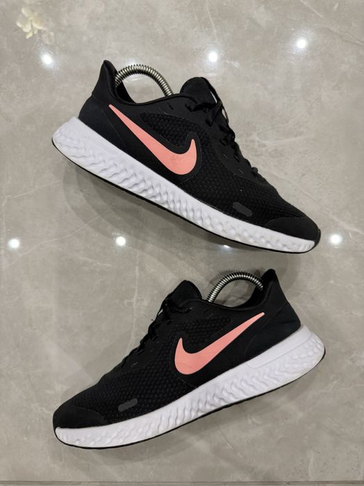 Кросівки Nike Revolution 5 (EUR 38.5)